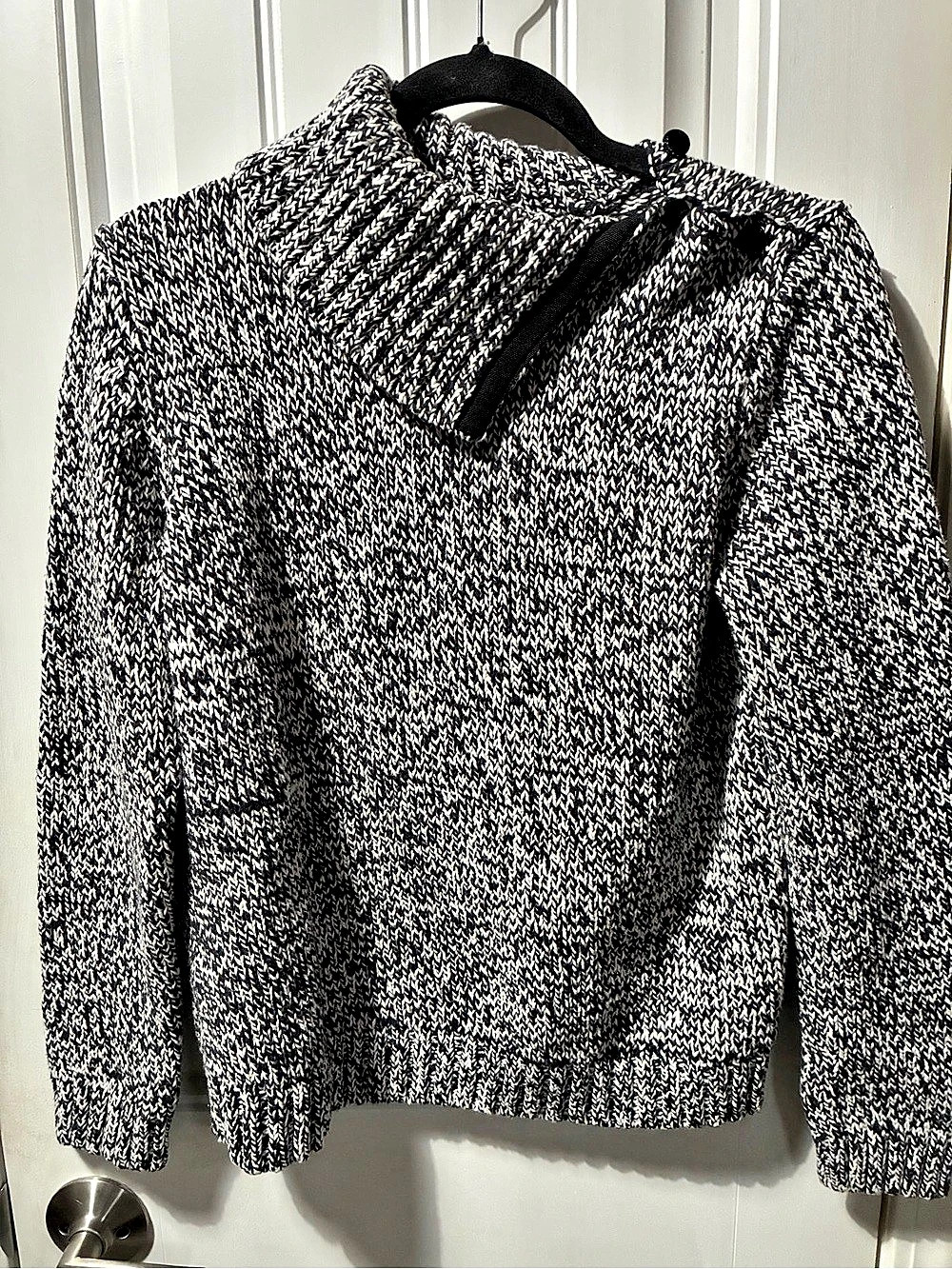 Chaps Black & White Knit Sweater Size Medium